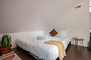 Prime Location Top Rated Clean Parking Free