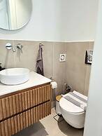 Azure Loft - 3min Walk to Beach, 10min to Old Town