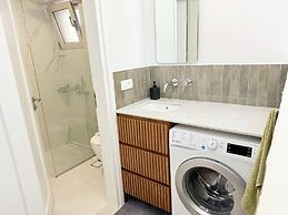 Azure Loft - 3min Walk to Beach, 10min to Old Town