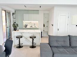 Azure Loft - 3min Walk to Beach, 10min to Old Town