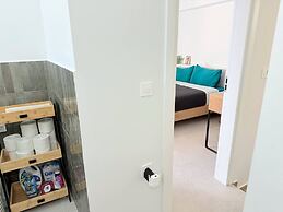 Azure Loft - 3min Walk to Beach, 10min to Old Town