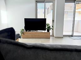 Azure Loft - 3min Walk to Beach, 10min to Old Town