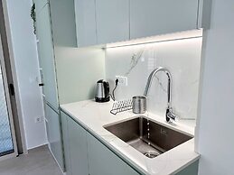 Azure Loft - 3min Walk to Beach, 10min to Old Town