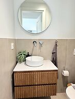 Azure Loft - 3min Walk to Beach, 10min to Old Town