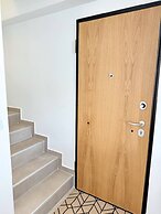 Azure Loft - 3min Walk to Beach, 10min to Old Town