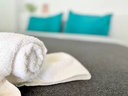 Azure Loft - 3min Walk to Beach, 10min to Old Town