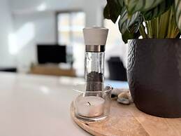 Azure Loft - 3min Walk to Beach, 10min to Old Town