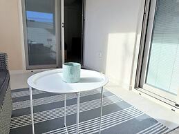 Azure Loft - 3min Walk to Beach, 10min to Old Town