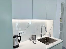 Azure Loft - 3min Walk to Beach, 10min to Old Town