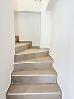 Azure Loft - 3min Walk to Beach, 10min to Old Town