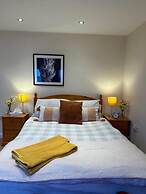 Luton Town House Near Airport