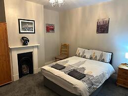Luton Town House Near Airport