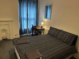 Luton Town House Near Airport