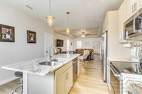 6 Mi to Navarre Beach: Home w/ Large Covered Porch