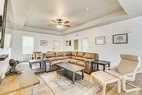 6 Mi to Navarre Beach: Home w/ Large Covered Porch