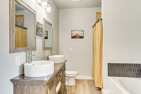 6 Mi to Navarre Beach: Home w/ Large Covered Porch