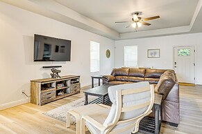 6 Mi to Navarre Beach: Home w/ Large Covered Porch