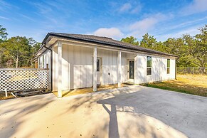 6 Mi to Navarre Beach: Home w/ Large Covered Porch
