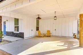6 Mi to Navarre Beach: Home w/ Large Covered Porch