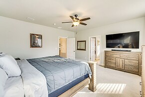 6 Mi to Navarre Beach: Home w/ Large Covered Porch