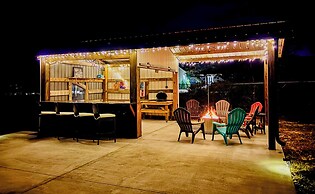 6 Mi to Navarre Beach: Home w/ Large Covered Porch