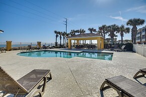 Community Pool: Coastal Escape in Flagler Beach