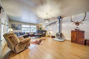 10 Mi to Ski Resort: Inviting Mount Spokane Home