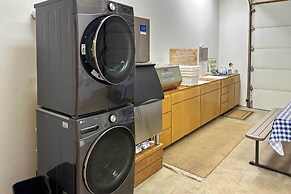 Kenai River Views & Access: Soldotna Apartment!