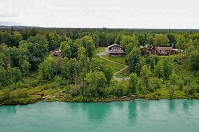 Kenai River Views & Access: Soldotna Apartment!