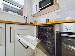 Seaside Escape Retreat in Westcliff-on-sea