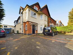 Seaside Escape Retreat in Westcliff-on-sea