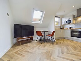 Seaside Escape Retreat in Westcliff-on-sea