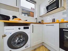 Seaside Escape Retreat in Westcliff-on-sea