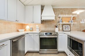 Walk to Lake Texoma: Kingston Retreat w/ Deck!