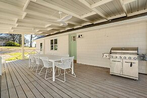Walk to Lake Texoma: Kingston Retreat w/ Deck!