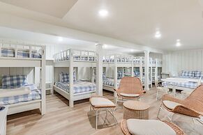 Walk to Lake Texoma: Kingston Retreat w/ Deck!