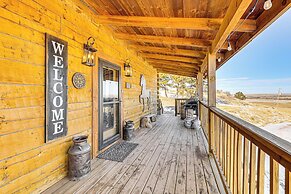 Pine Ridge Cabin on 62 Acres: Hot Tub & Views!