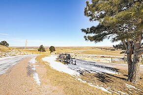 Pine Ridge Cabin on 62 Acres: Hot Tub & Views!