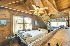 Pine Ridge Cabin on 62 Acres: Hot Tub & Views!