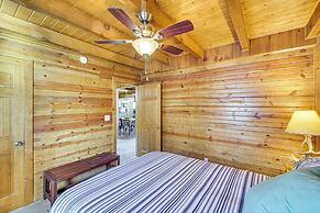 Pine Ridge Cabin on 62 Acres: Hot Tub & Views!