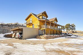 Pine Ridge Cabin on 62 Acres: Hot Tub & Views!