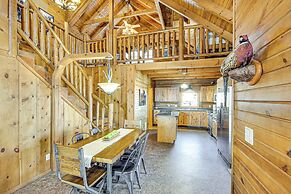 Pine Ridge Cabin on 62 Acres: Hot Tub & Views!