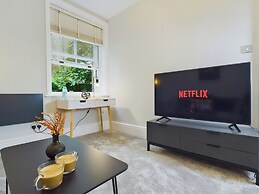 London Charm at Charleville Apartment