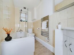 London Charm at Charleville Apartment