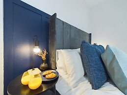 London Charm at Charleville Apartment