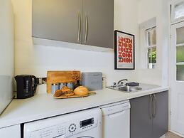 London Charm at Charleville Apartment