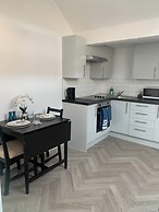 Seaside Chic Loft Apartment in Leigh-on-sea
