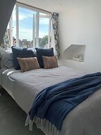 Seaside Chic Loft Apartment in Leigh-on-sea