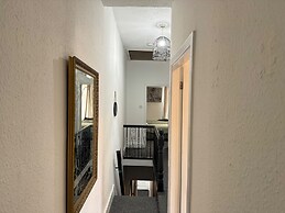 Manchester - House - Sleeps 6 - Parking - Garden