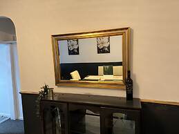 Manchester - House - Sleeps 6 - Parking - Garden